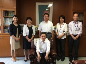 Mr. Ikeda, Head of the Nakagyo Ward, Kyoto City with Mr. Ikeda Chief of the Nakagyo ward, Kyoto City and Mr. Yoshida, Ms. Yamauchi and Mr. Azuma, Mrs. Kishida from Takakura elementary School in Kyoto, Mr. Ota from Kyoto Bosai Terakoya, and SEEDS staff